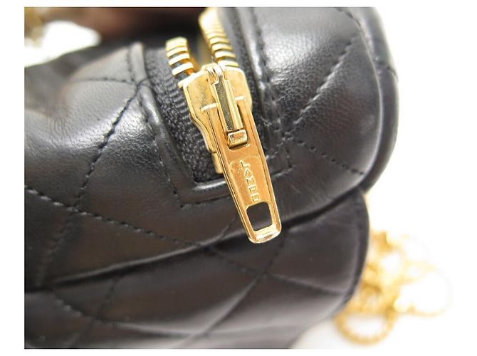VINTAGE CHANEL Schwarzer gesteppter Leder-Gürtelbeutel - Ansicht 12