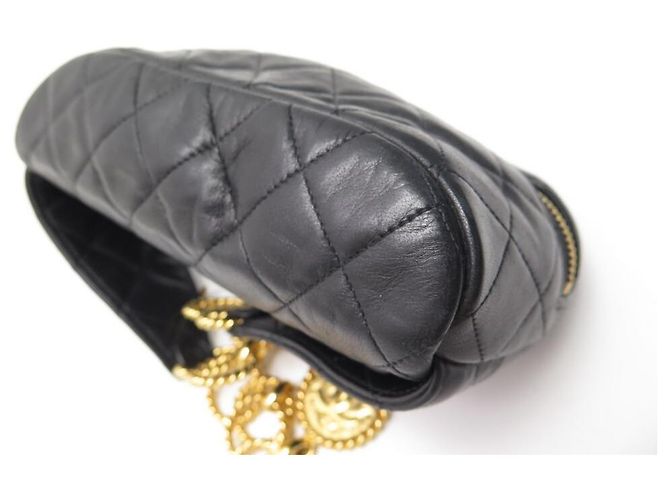 VINTAGE CHANEL Schwarzer gesteppter Leder-Gürtelbeutel - Ansicht 5