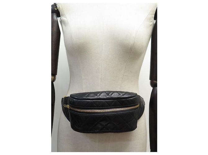 VINTAGE CHANEL Schwarzer gesteppter Leder-Gürtelbeutel - Ansicht 7