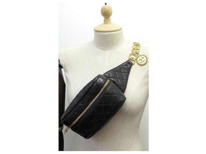 VINTAGE CHANEL Schwarzer gesteppter Leder-Gürtelbeutel - Ansicht 8