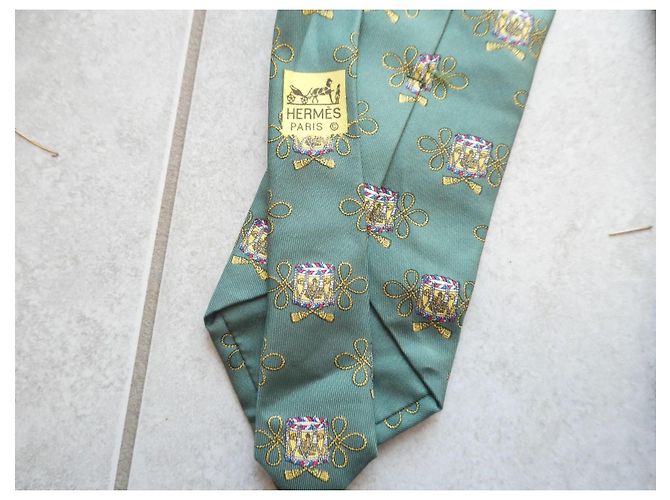 Cravatta Hermès in seta verde con motivo Gold hardware - vista 10