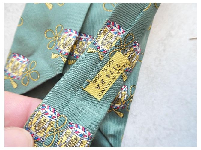 Cravatta Hermès in seta verde con motivo Gold hardware - vista 11