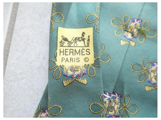 Cravatta Hermès in seta verde con motivo Gold hardware - vista 2