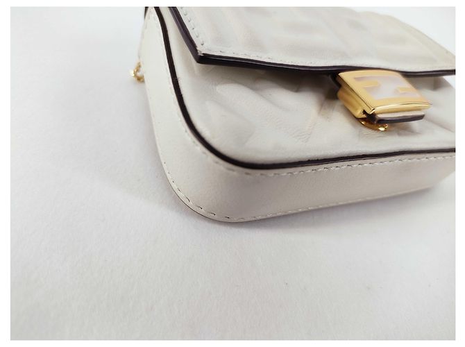 Baguette Pouch con zip logo Fendi in pelle stampata FF Bianco - vista 6