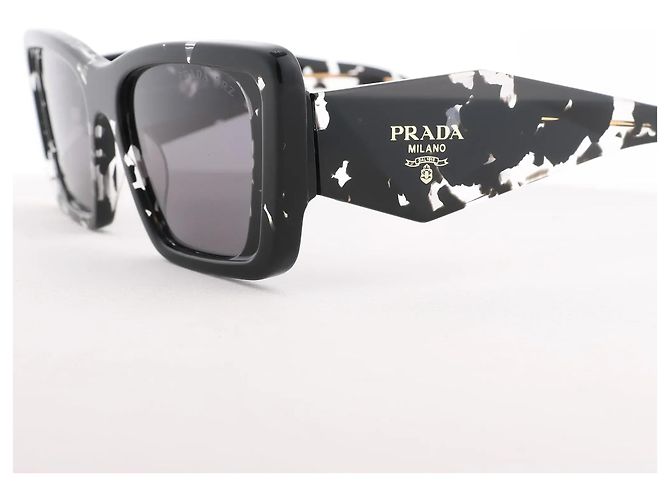 Gafas de sol Prada con montura Cat Eye en negro PR 08Y - vista 2