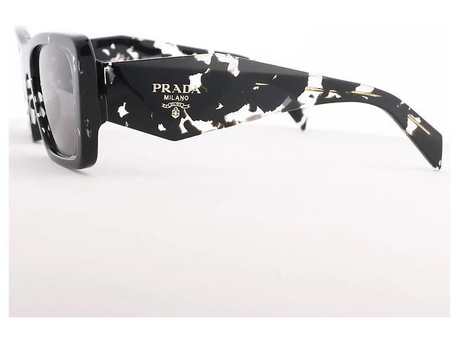 Gafas de sol Prada con montura Cat Eye en negro PR 08Y - vista 3