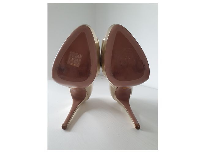 Scarpe con tacco Prada dorate D'oro - vista 11