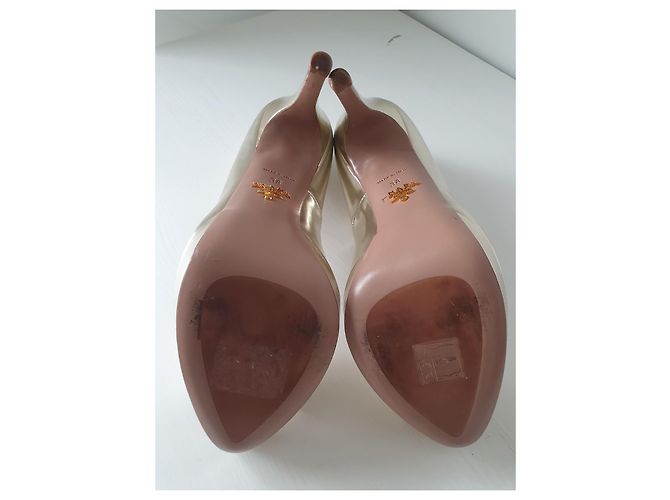 Scarpe con tacco Prada dorate D'oro - vista 12