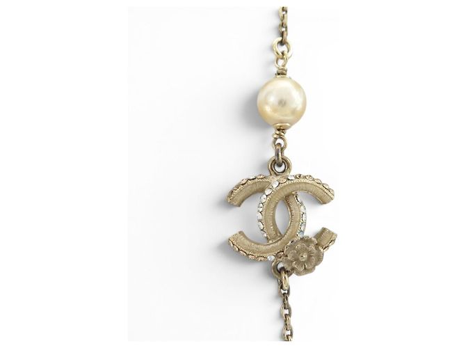 COLLANA CHANEL PENDENTE CAMELIA LOGO CC E STRASS 2012 METALLO DORATO D'oro - vista 4