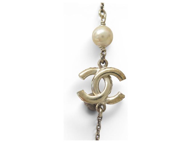 COLLANA CHANEL PENDENTE CAMELIA LOGO CC E STRASS 2012 METALLO DORATO D'oro - vista 6