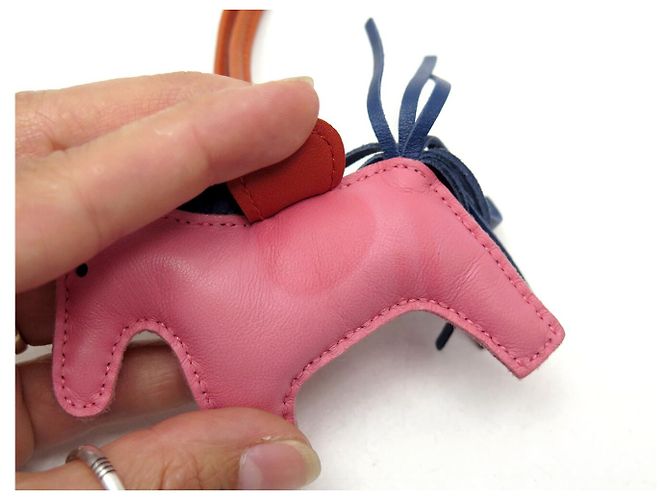Hermès PENDENTI PER BORSA HERMES RODEO PM H064929 IN PELLE ROSA - vista 6