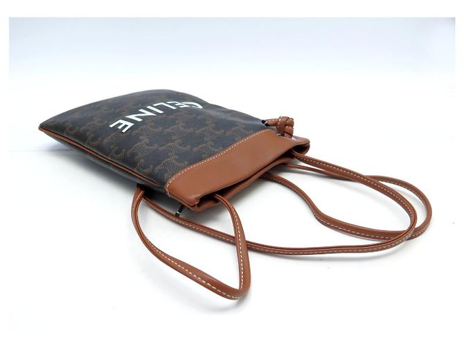 Céline NUOVA BORSA CELINE POUCH TELEFONO IN TELA TRIOMPHE 195892DF1 Marrone - vista 4