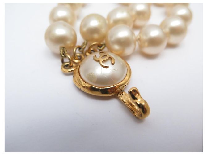 COLLAR VINTAGE CHANEL 1994 CON 3 HILAS DE PERLAS Y CIERRE LOGO CC Crudo - vista 11