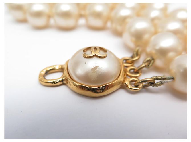 COLLAR VINTAGE CHANEL 1994 CON 3 HILAS DE PERLAS Y CIERRE LOGO CC Crudo - vista 12