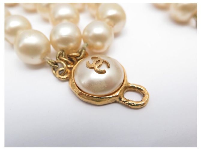 COLLAR VINTAGE CHANEL 1994 CON 3 HILAS DE PERLAS Y CIERRE LOGO CC Crudo - vista 13