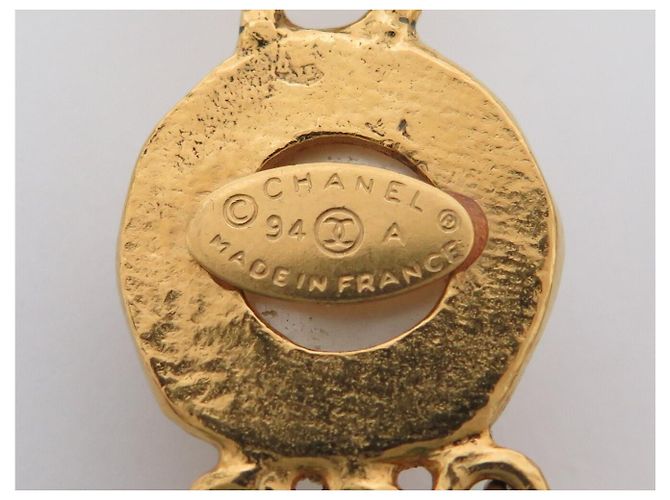 COLLAR VINTAGE CHANEL 1994 CON 3 HILAS DE PERLAS Y CIERRE LOGO CC Crudo - vista 6