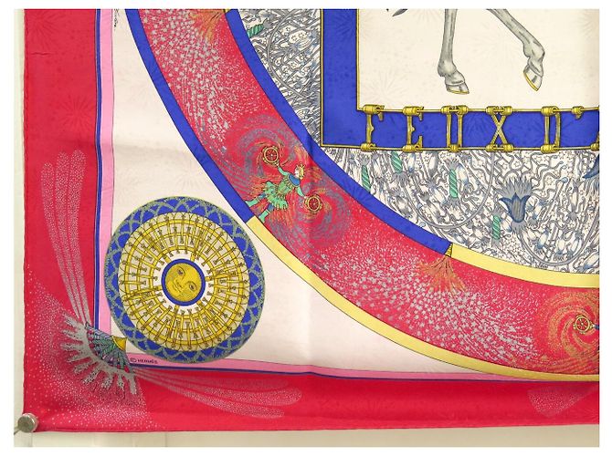 Hermès PAÑUELO HERMES FEUX D'ARTIFICE CARRE 90 de seda rojo fucsia caja Roja - vista 4
