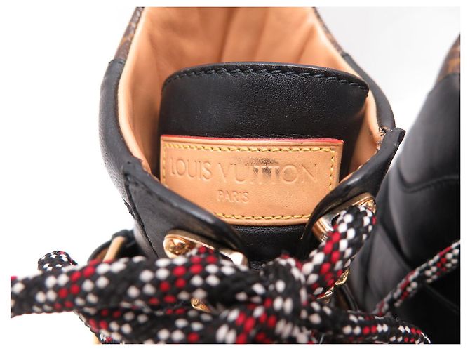 BOTAS DE COMBATE LOUIS VUITTON TERRITORY 1A4FNZ 38.5 RANGERS SHOES Negro - vista 8