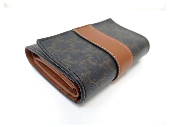 Céline NUEVA CARTERA CELINE SMALL TRIFOLD TOILE TRIOMPHE 10D572BZ9.04LU Castaño - vista 4