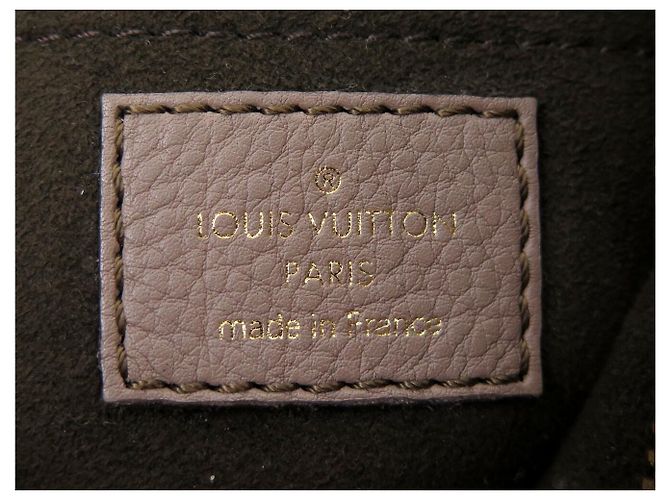 NUOVA BORSA A SPALLA LOUIS VUITTON MAHINA XS PELLE MONOGRAMMA PERFORATA HOBO Taupe - vista 13
