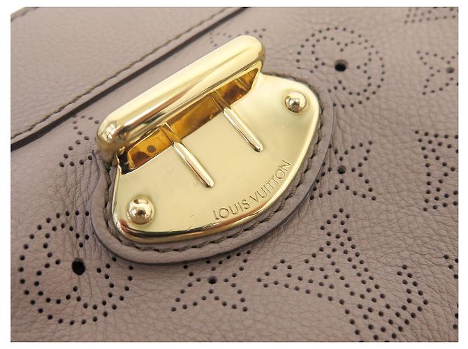 NUOVA BORSA A SPALLA LOUIS VUITTON MAHINA XS PELLE MONOGRAMMA PERFORATA HOBO Taupe - vista 16