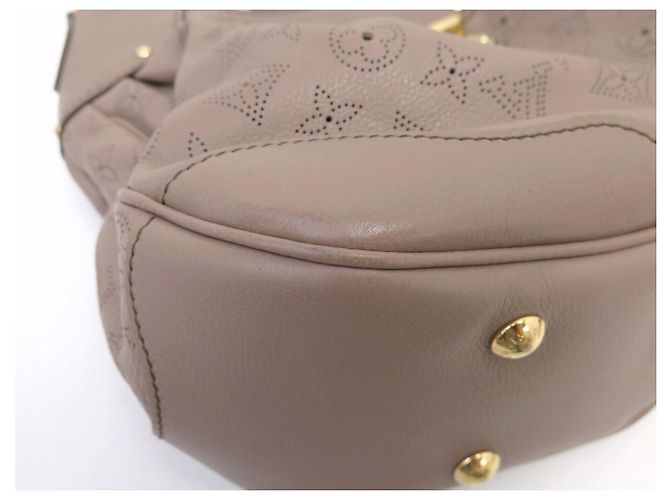 NUOVA BORSA A SPALLA LOUIS VUITTON MAHINA XS PELLE MONOGRAMMA PERFORATA HOBO Taupe - vista 17