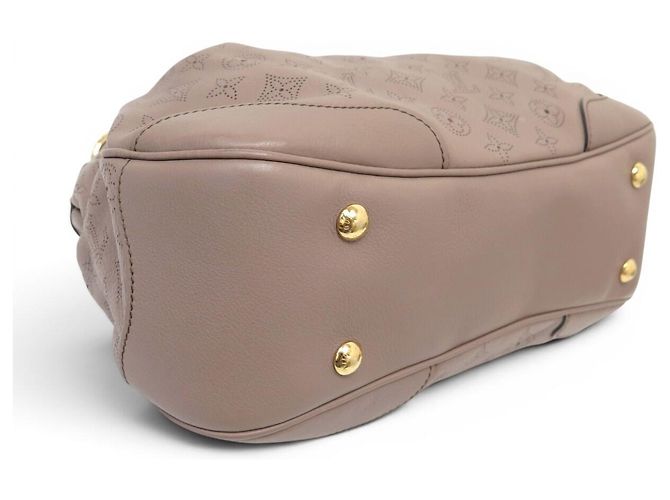 NUOVA BORSA A SPALLA LOUIS VUITTON MAHINA XS PELLE MONOGRAMMA PERFORATA HOBO Taupe - vista 5