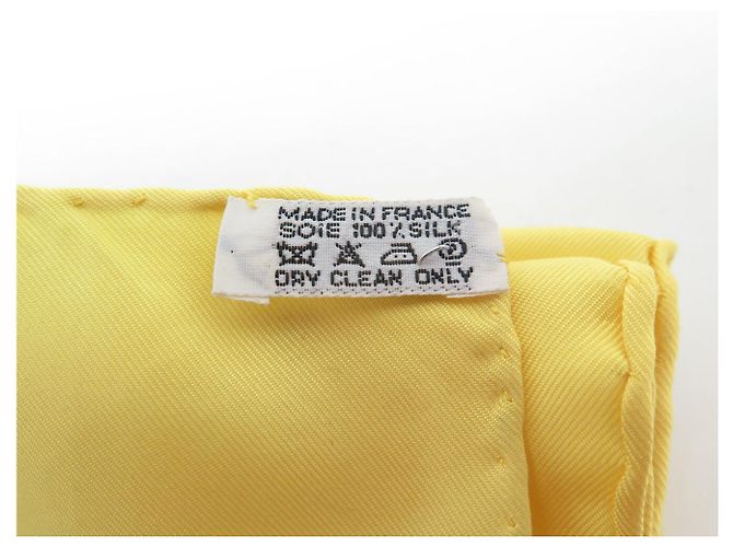 Hermès FULAR IN SETA HERMES SMILES IN THIRD MILLENARY S. KWUMI CARRE 90 Giallo - vista 15