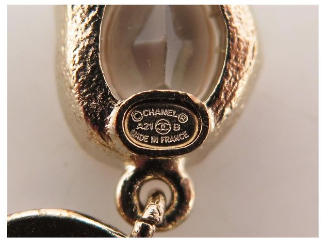 ORECCHINI PENDENTI CHANEL LOGO CC CON PERLE E STRASS DORATI D'oro - vista 5