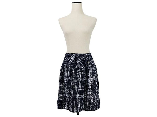Falda de tweed con estampado y placa Coco de Chanel Azul - vista 11