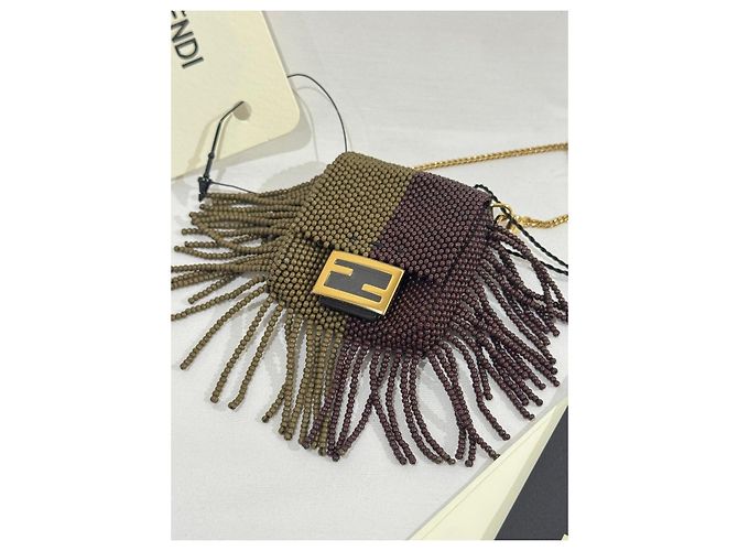 Micro borsa Fendi in perline marroni e kaki per AirPod Marrone Verde - vista 2