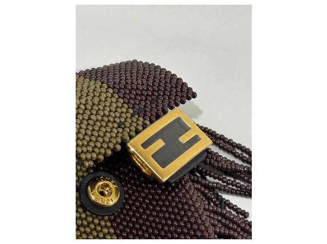 Micro borsa Fendi in perline marroni e kaki per AirPod Marrone Verde - vista 7