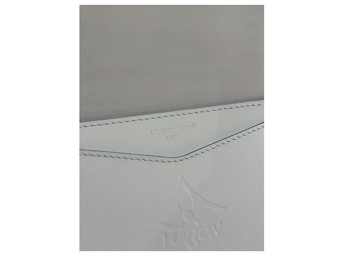 Tarjetero Louis Vuitton en cuero blanco - vista 3