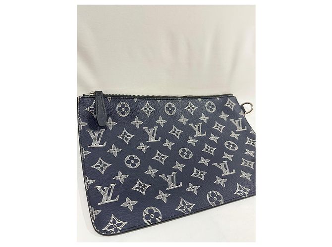 Pochette Louis Vuitton Monogram Shadow Bianco Blu - vista 2