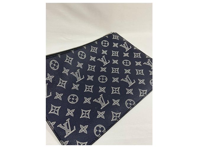 Pochette Louis Vuitton Monogram Shadow Bianco Blu - vista 3
