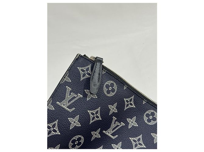 Pochette Louis Vuitton Monogram Shadow Bianco Blu - vista 4