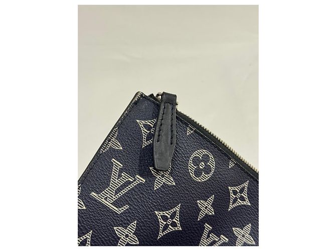 Pochette Louis Vuitton Monogram Shadow Bianco Blu - vista 5