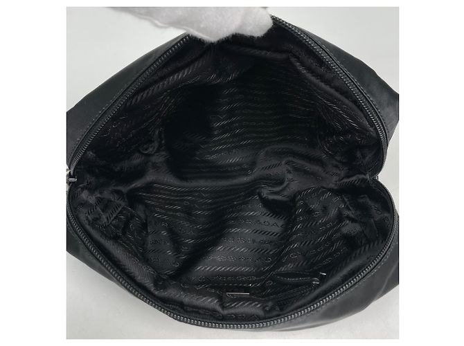 Pochette in nylon nero e pelle Prada - vista 5
