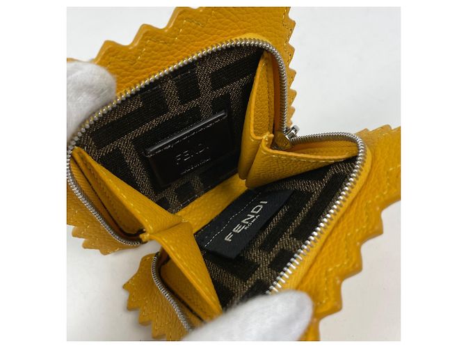 Charm per borsa in pelle Fendi Giallo - vista 6