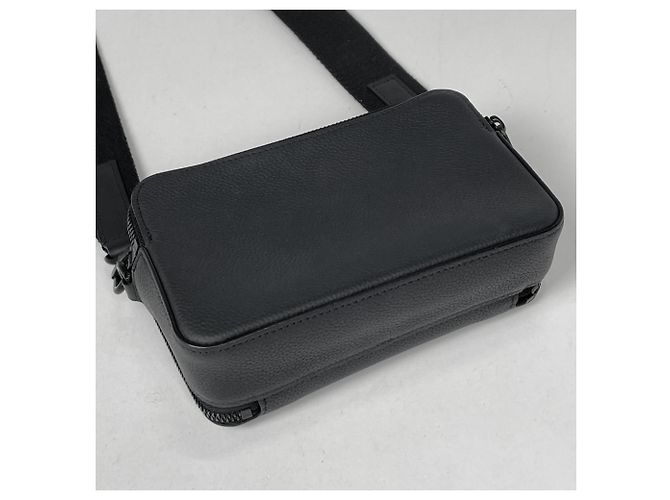Borsa a tracolla Louis Vuitton Alpha Wearable Wallet Nero - vista 2