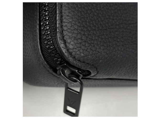 Borsa a tracolla Louis Vuitton Alpha Wearable Wallet Nero - vista 3