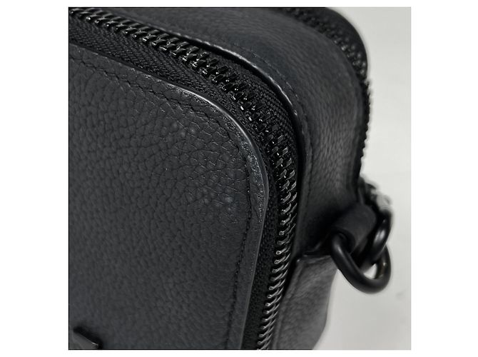 Borsa a tracolla Louis Vuitton Alpha Wearable Wallet Nero - vista 4