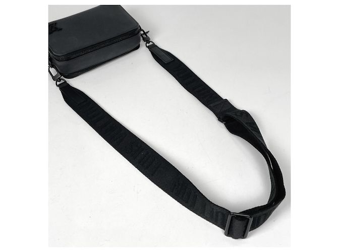 Borsa a tracolla Louis Vuitton Alpha Wearable Wallet Nero - vista 6