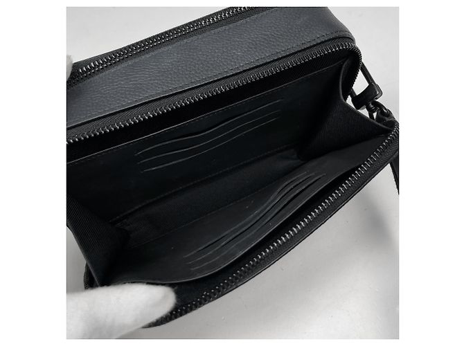 Borsa a tracolla Louis Vuitton Alpha Wearable Wallet Nero - vista 7