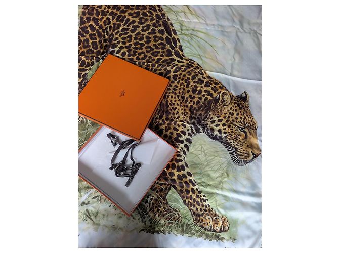 Hermès Sciarpa in seta Hermes Panthera Pardus 140 GM Sciarpa da Robert Dallet Marrone Nero Beige Verde - vista 3