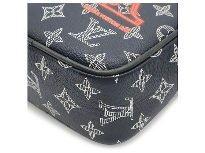 Borsa a tracolla Louis Vuitton Monogram Ink Danube PM Bianco Rosso Blu navy Monogramma - vista 4