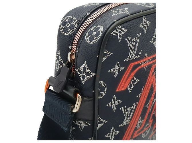 Borsa a tracolla Louis Vuitton Monogram Ink Danube PM Bianco Rosso Blu navy Monogramma - vista 6