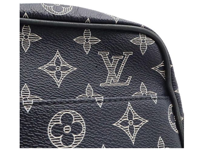 Borsa a tracolla Louis Vuitton Monogram Ink Danube PM Bianco Rosso Blu navy Monogramma - vista 8