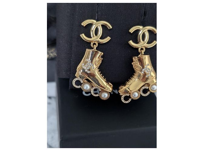 Orecchini a lobo Chanel 2024 La Cruise Coco Roller skates CC con scatola D'oro - vista 10
