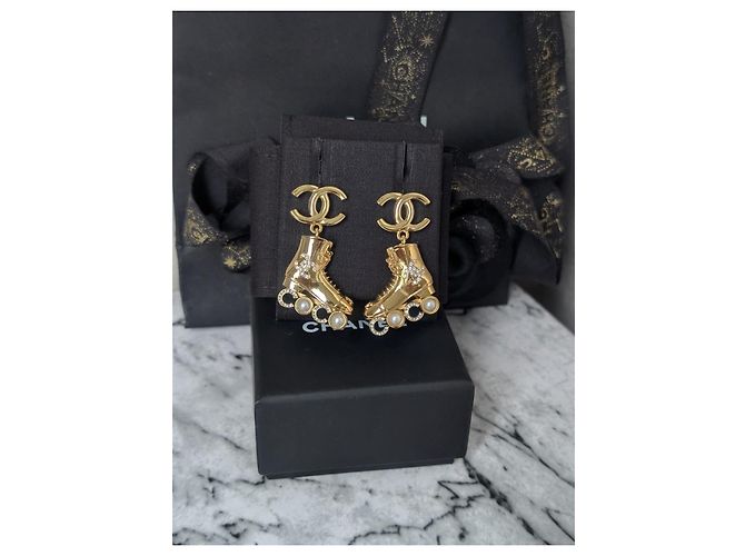 Orecchini a lobo Chanel 2024 La Cruise Coco Roller skates CC con scatola D'oro - vista 11